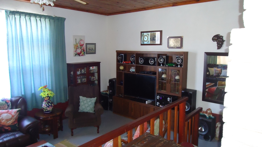 4 Bedroom Property for Sale in Pineview Western Cape